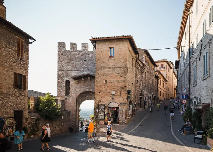 Frate Elia - A 50 Mt Dalla Basilica Di San Francesco * Assisi